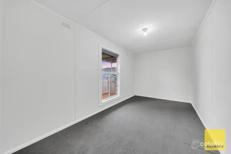 Property photo of 4 Socrates Way Rockbank VIC 3335