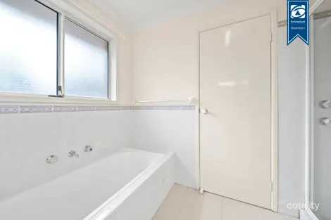 Property photo of 26 Gracemere Court Wattle Grove NSW 2173