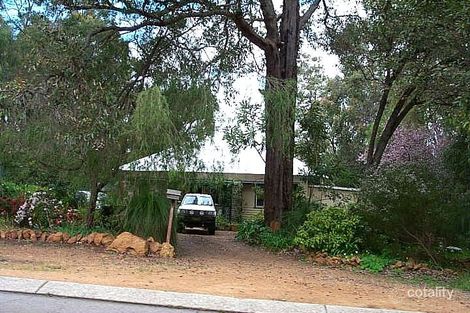 5 Hall Rd, Roleystone, WA 6111