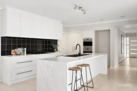 Property photo of 15 Golf View Drive Craigieburn VIC 3064