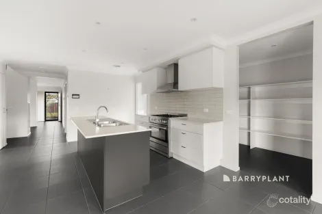 Property photo of 16 Meadowbrook Crescent Warragul VIC 3820