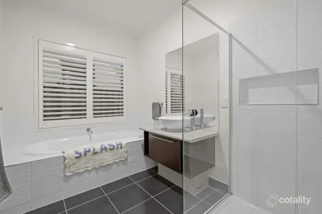 Property photo of 157 Sandhurst Boulevard Sandhurst VIC 3977