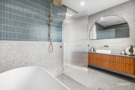 Property photo of 202 Gordon Parade Manly QLD 4179