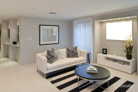 Property photo of 61 Bottlenose Circuit Waikiki WA 6169
