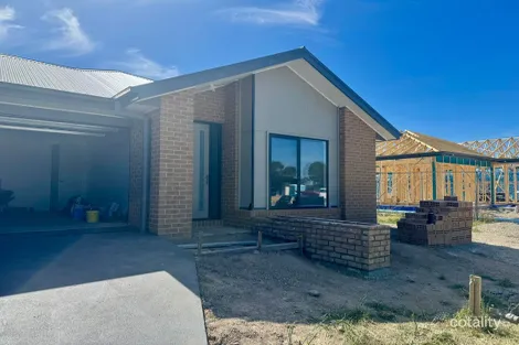 53 Castleknock Dr, Glengarry, VIC 3854