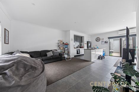 Property photo of 6 Roller Walk Pakenham VIC 3810