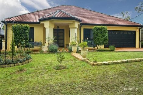 Property photo of 36 Carisbrook Circuit Forest Lake QLD 4078