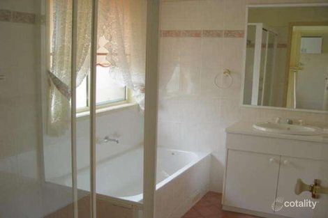 Property photo of 19 Carlon Crescent Farmborough Heights NSW 2526