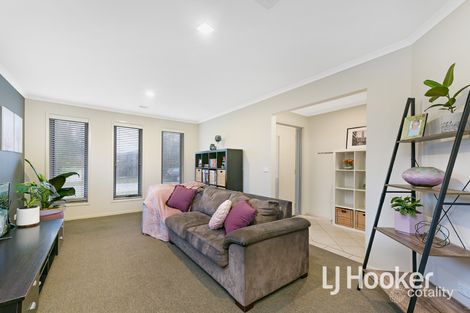 Property photo of 15 Tulip Grove Cranbourne VIC 3977