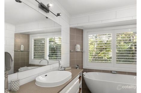 Property photo of 14 Clifford Crescent Banora Point NSW 2486