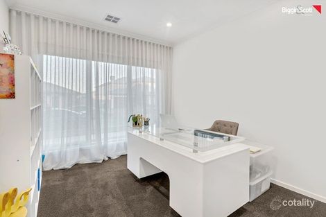 32 Somerset Rd, Thornhill Park, VIC 3335