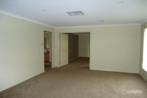 Property photo of 33 Charlbury Crescent Cranbourne North VIC 3977