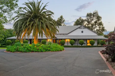 Property photo of 20 Hammond Circuit Hopetoun Park VIC 3340