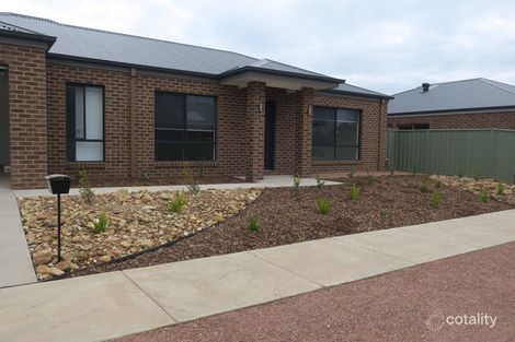 2 Cloverfields Cres, Epsom, VIC 3551