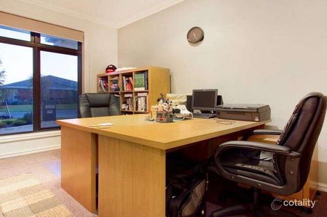Property photo of 15 Cunningham Crescent Sandhurst VIC 3977