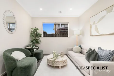 Property photo of 4 Spencer Circuit Cranbourne East VIC 3977