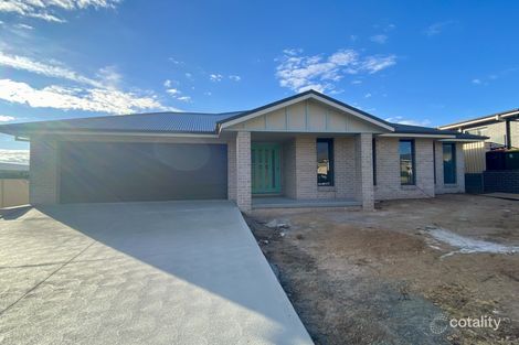 Property photo of 61 Mendel Drive Kelso NSW 2795