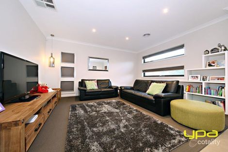 Property photo of 15 Daly Circuit Caroline Springs VIC 3023
