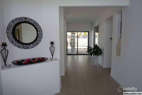 Property photo of 2 Parkview Place Helensvale QLD 4212