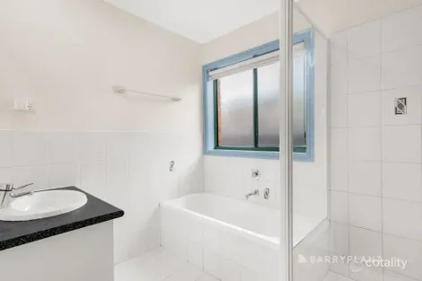 Property photo of 21 Packard Course Mill Park VIC 3082