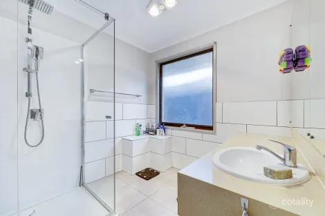 Property photo of 7 Linton Way Meadow Heights VIC 3048