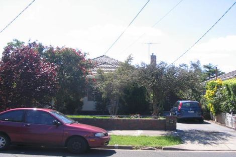 19 Wallace Cres, Strathmore, VIC 3041