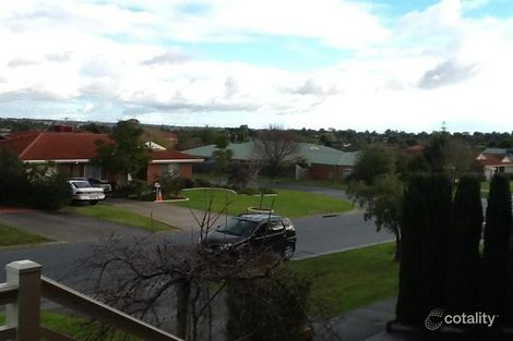 Property photo of 32 Browtop Road Narre Warren VIC 3805