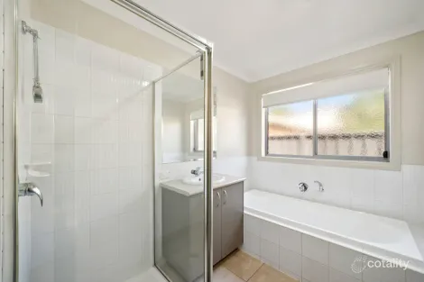 Property photo of 11 Murilla Crescent Wangaratta VIC 3677