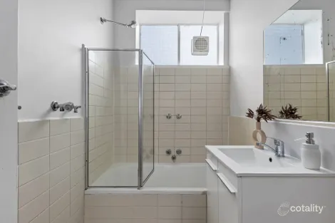 Property photo of 16/18-20 Selwyn Avenue Elwood VIC 3184