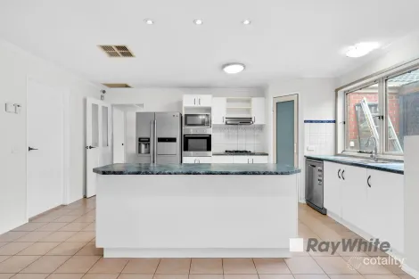 Property photo of 11 Feehan Crescent Narre Warren South VIC 3805