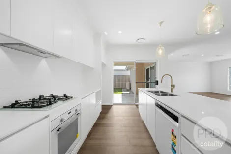 Property photo of 1 Paroo Place Tatton NSW 2650