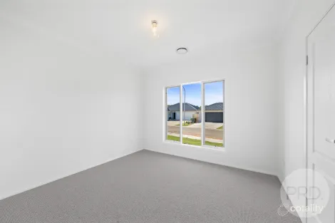 Property photo of 1 Paroo Place Tatton NSW 2650