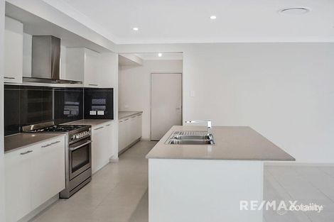 Property photo of 8 Dove Tree Crescent Sinnamon Park QLD 4073