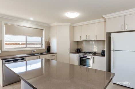 Property photo of 103 Honeyeater Circuit Thurgoona NSW 2640