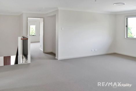 Property photo of 8 Dove Tree Crescent Sinnamon Park QLD 4073