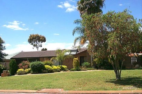 16 Carlow Cir, Waterford, WA 6152