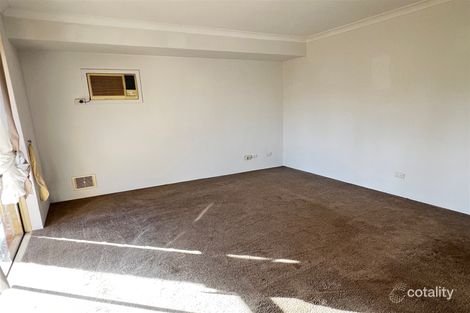 Property photo of 10 Monclair Court Meadow Springs WA 6210
