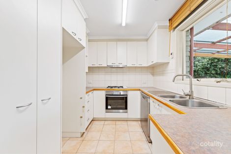 Property photo of 2 York Court Keysborough VIC 3173