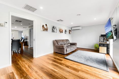 Property photo of 23 Godwin Crescent Cranbourne North VIC 3977