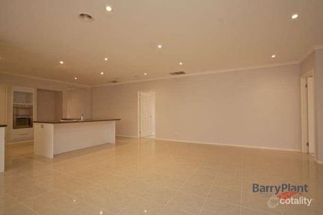 Property photo of 35 Honeyeater Grove Narre Warren VIC 3805