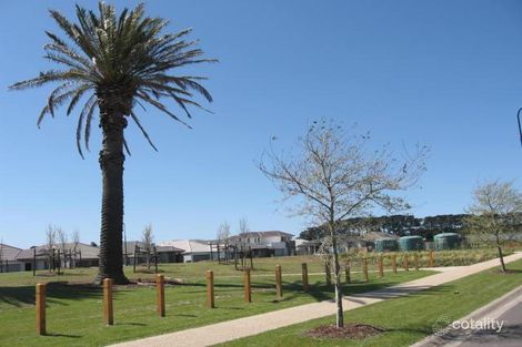 2p Cresthaven Bvd, Berwick, VIC 3806