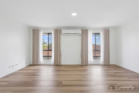 Property photo of 9 Jaeger Way Benowa QLD 4217