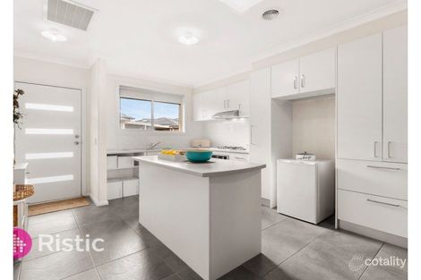 Property photo of 3 Delwyn Close Thomastown VIC 3074