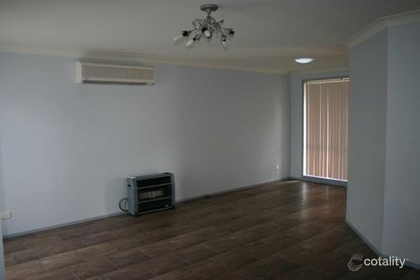 Property photo of 16 Pyramus Circuit Rosemeadow NSW 2560