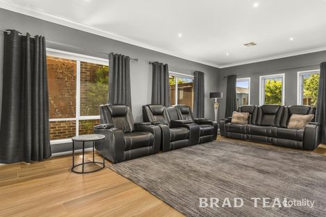 Property photo of 3 Gairdners Pass Caroline Springs VIC 3023