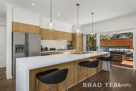 Property photo of 3 Gairdners Pass Caroline Springs VIC 3023