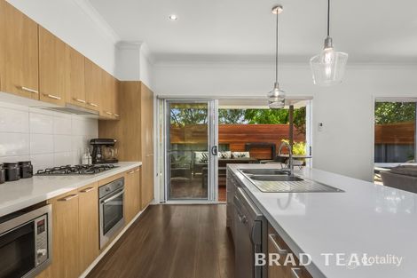 Property photo of 3 Gairdners Pass Caroline Springs VIC 3023