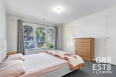 Property photo of 1 Halstead Court Cranbourne VIC 3977