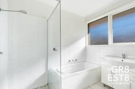 Property photo of 1 Halstead Court Cranbourne VIC 3977
