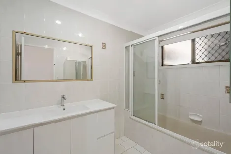 Property photo of 5 Dearne Place Carrara QLD 4211